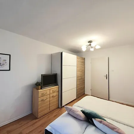 Zwykle Mieszkanko Przy Berka Joselewicza *